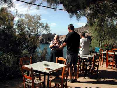 Auf der Terrasse der Taverna Mama Eva